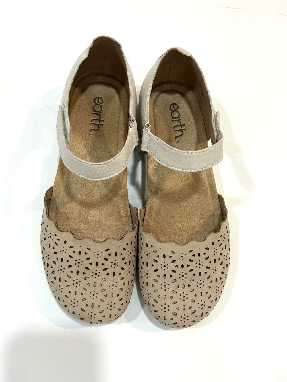 NEW Earth Brynn leather perforated Mary Jane size 8M in nude